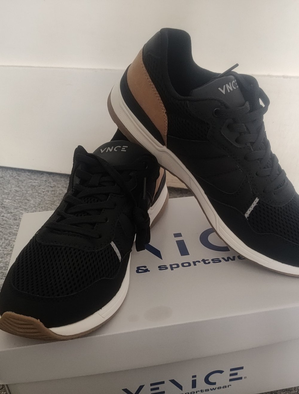 Neue Herrenschuhe in 44