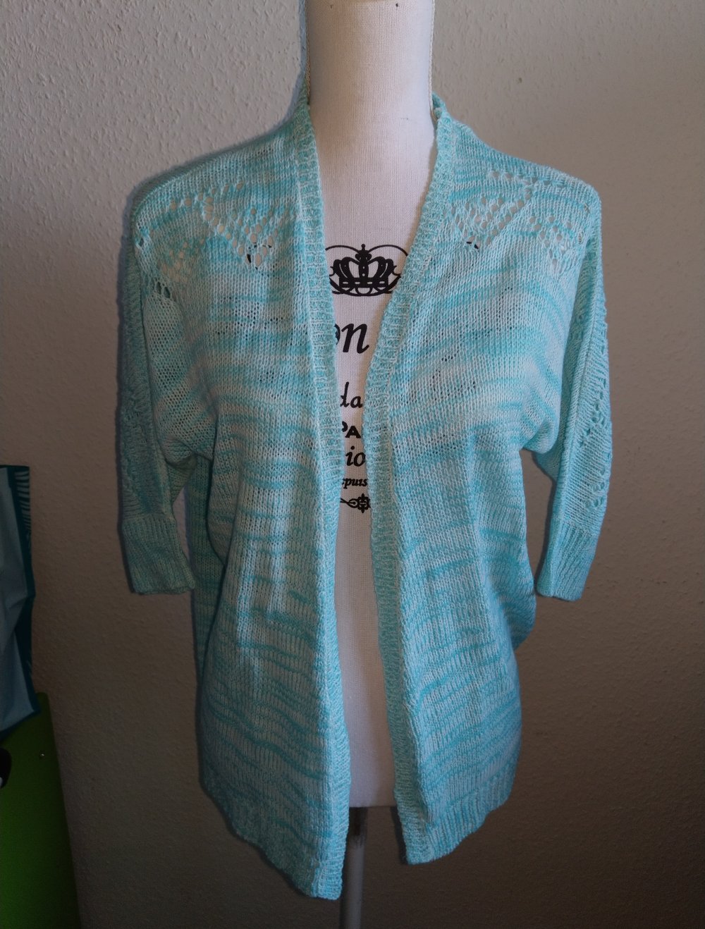 Neue Strickjacke in 40
