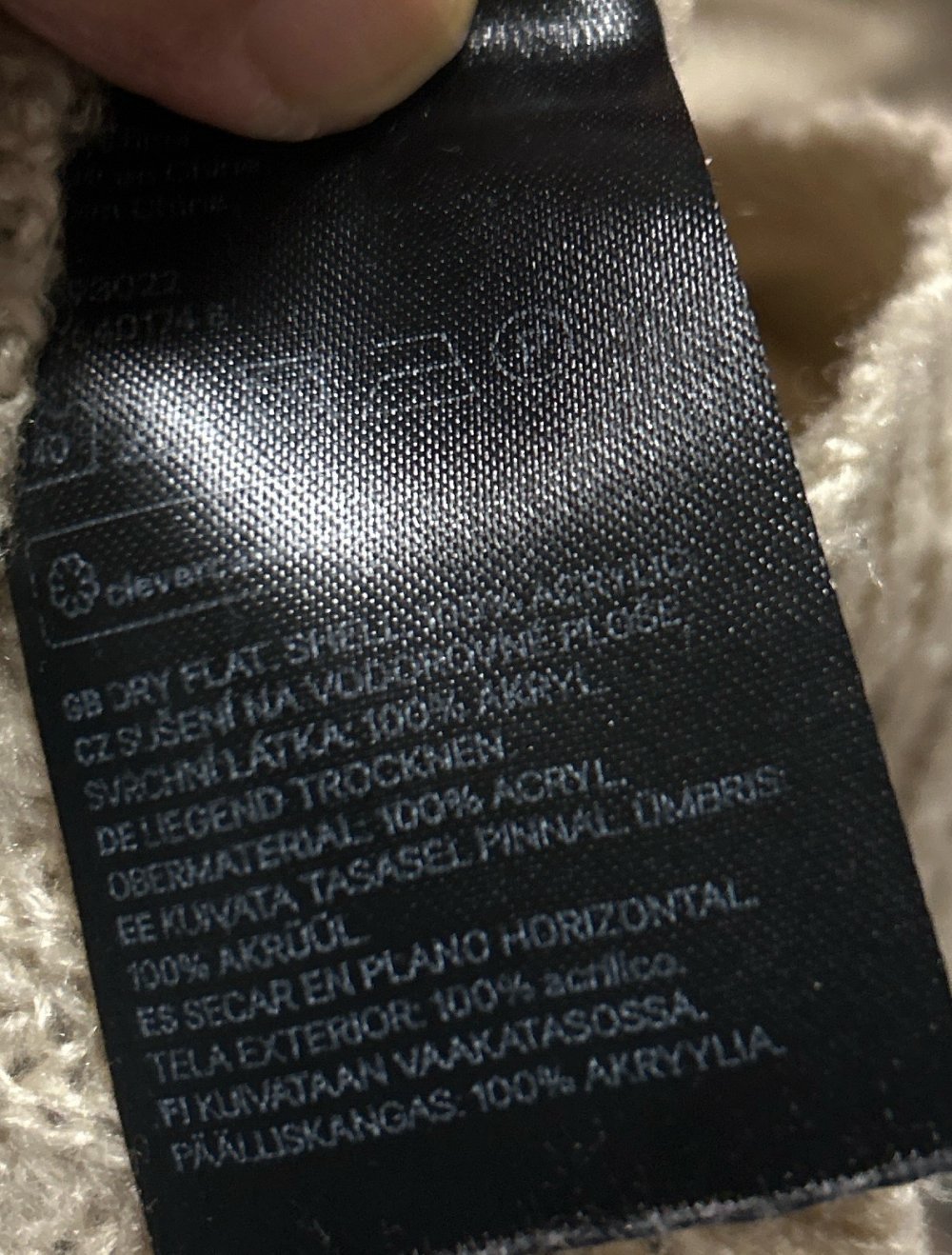 lässiger Pulli mit tollem Ausschnitt