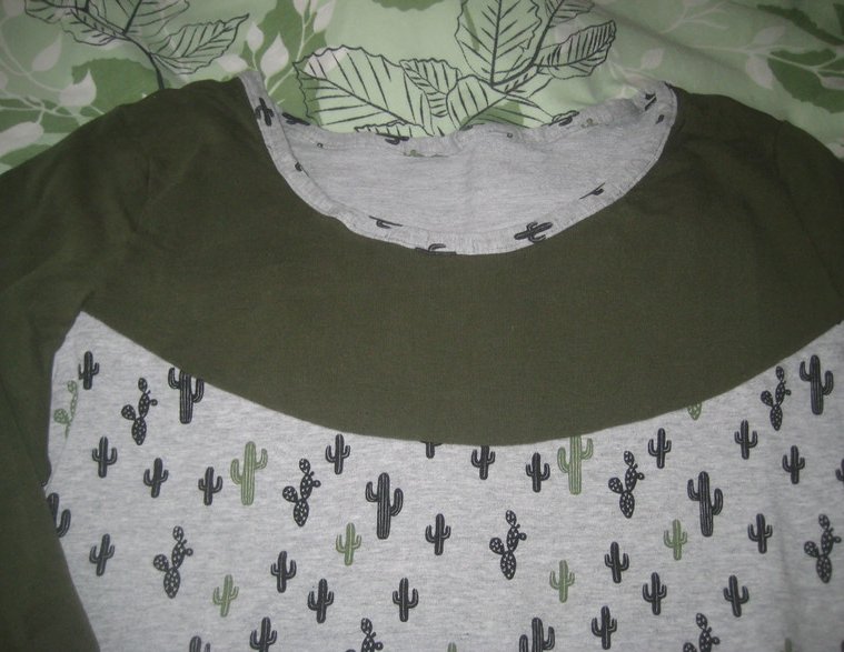 Handgenähte grün-graue Tunika Kakteen, schwingende Form, XL