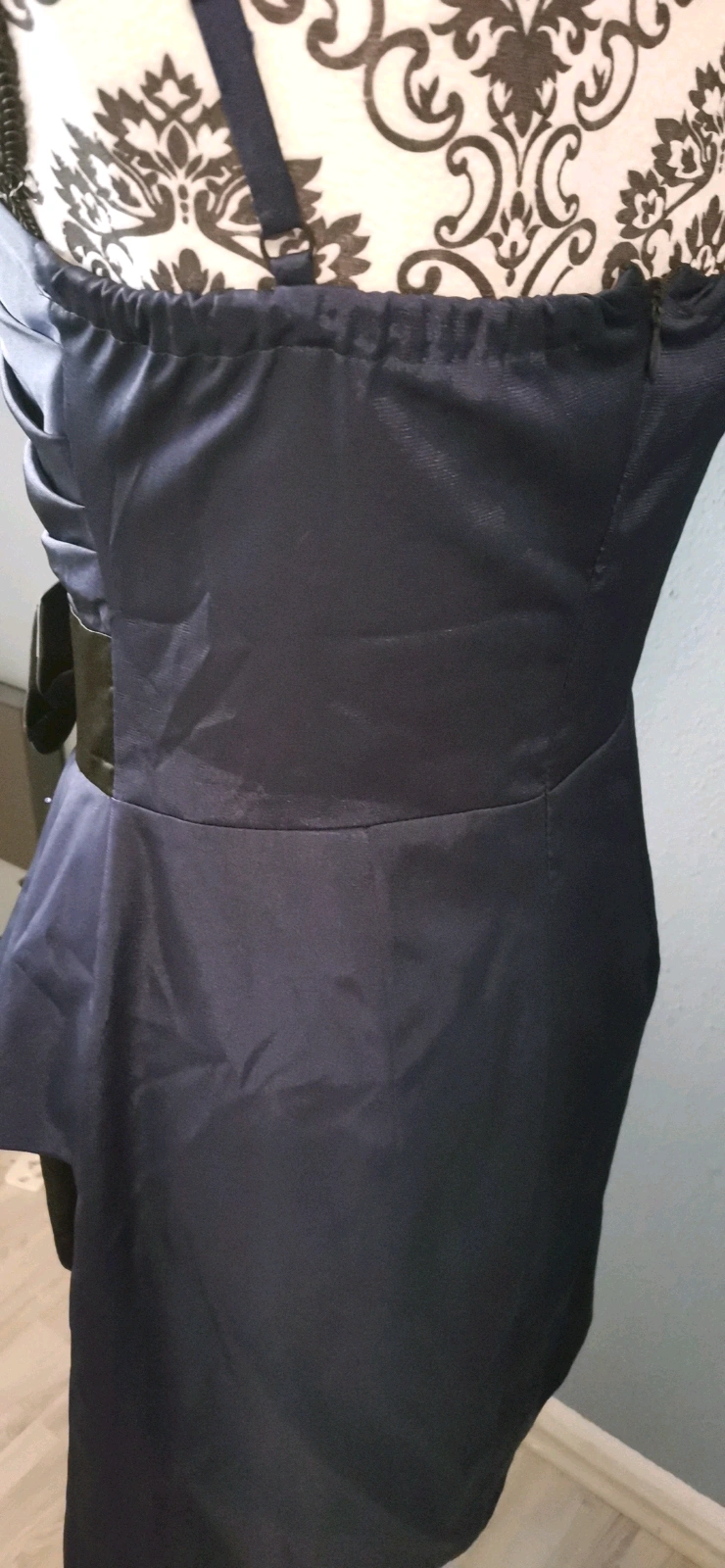 Schickes dunkelblaues Kleid mit schwarzem Akzent Rose Gr. 40