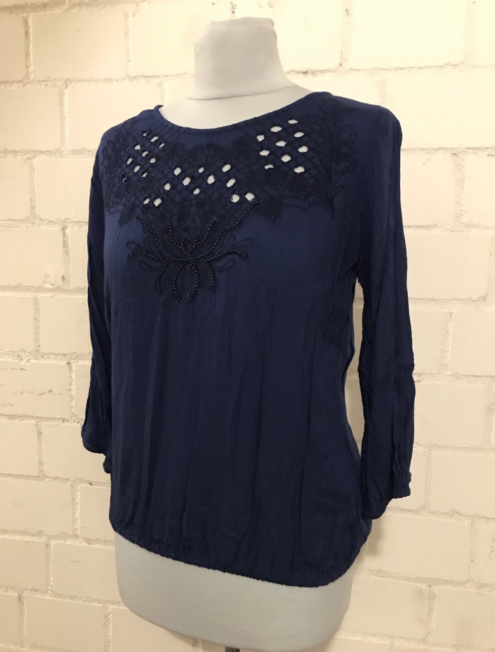 Bluse mit Lochmuster