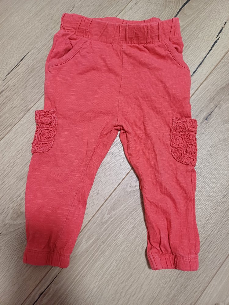 Niedliche Hose mit Spitze 