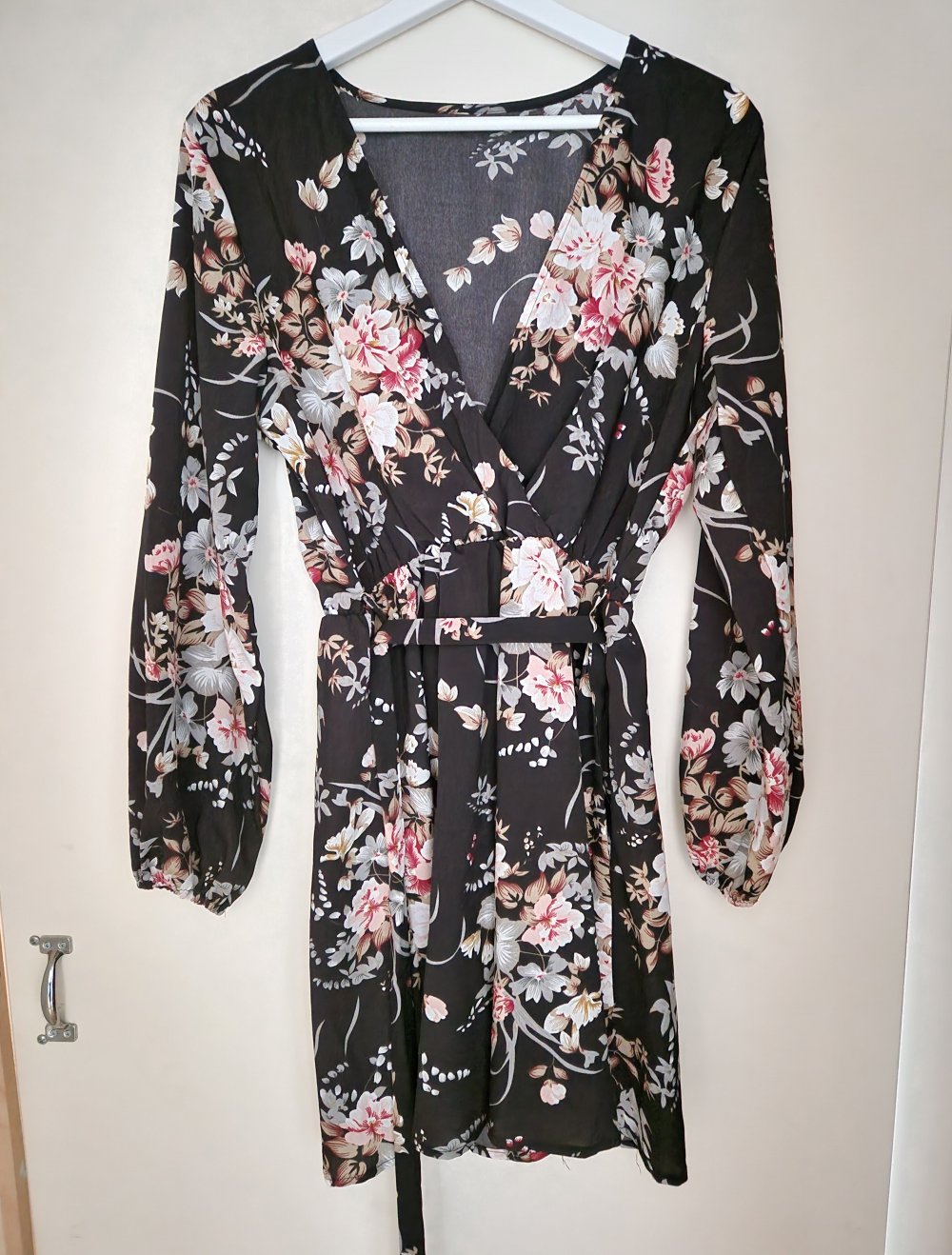 Kleid Shein M schwarz Blumen langärmlig