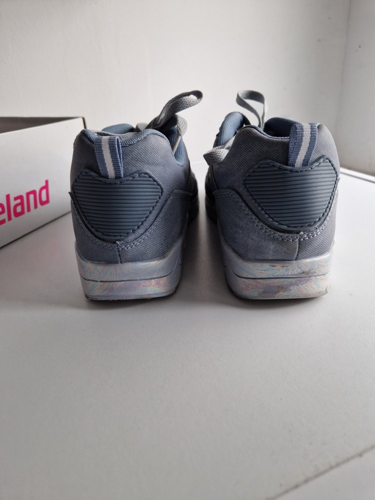 Schlichte Sneakers  / Chunky Sneakers