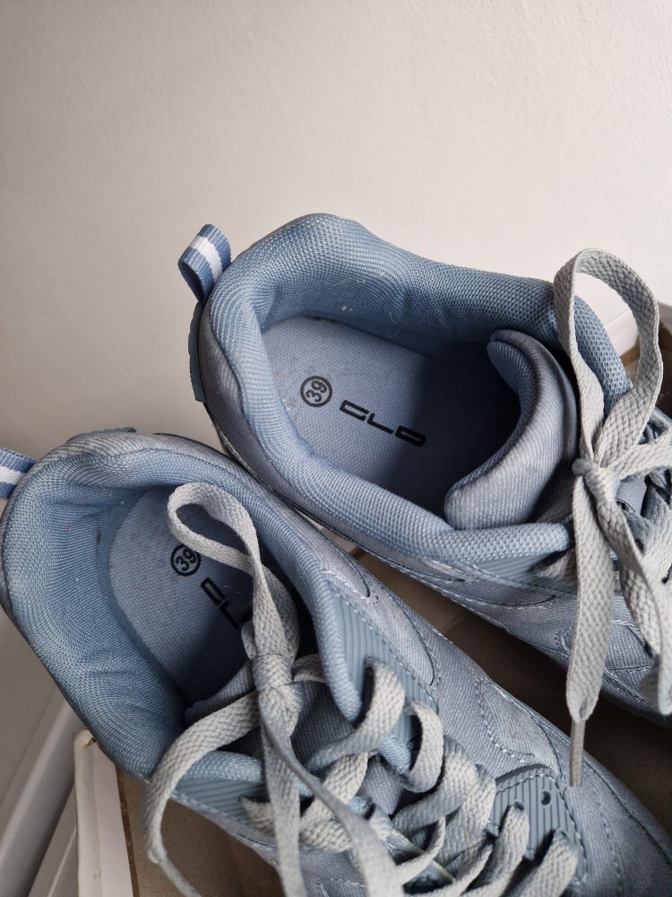 Schlichte Sneakers  / Chunky Sneakers