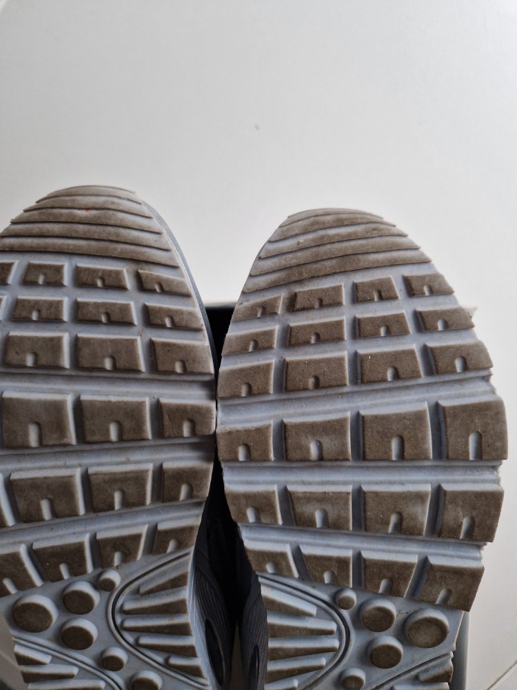 Schlichte Sneakers  / Chunky Sneakers