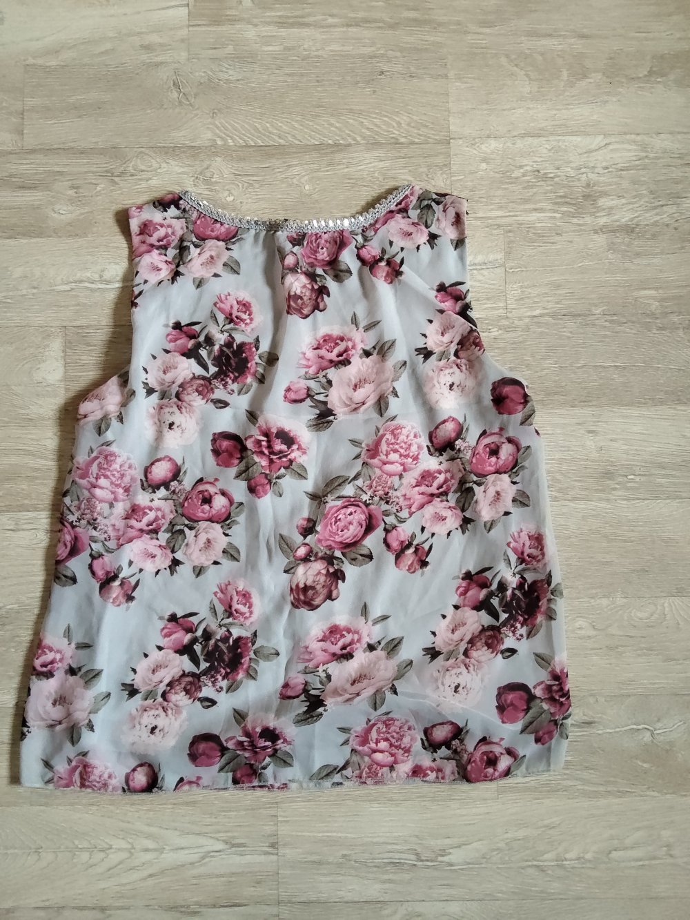 Schickes Blumen Top / Bluse mit Pailletten 