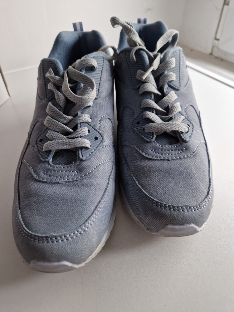 Schlichte Sneakers  / Chunky Sneakers