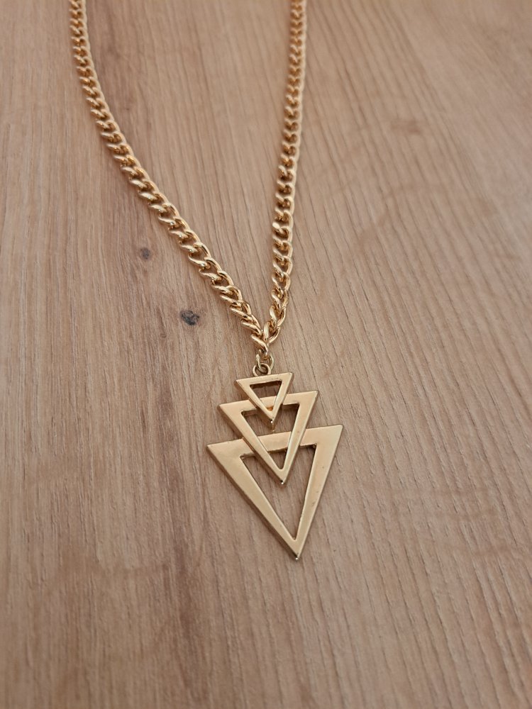 Halskette mit Anhänger Gold