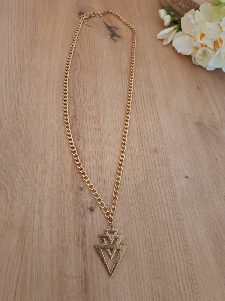 Halskette mit Anhänger Gold