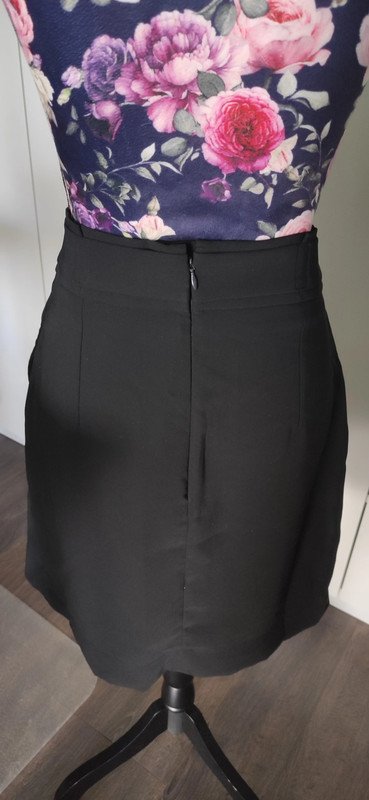 Schwarzer High Waist Rock mit Gürtel