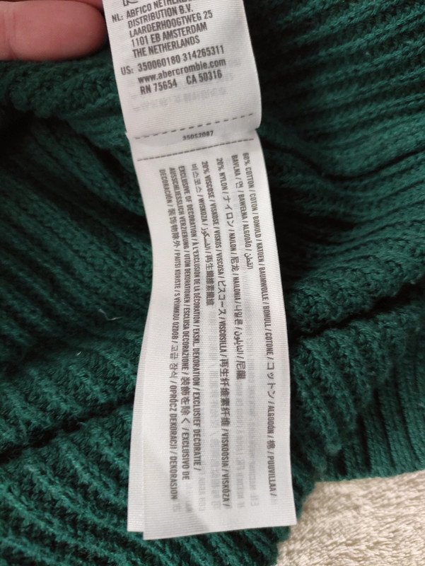 Grüner Strickpullover