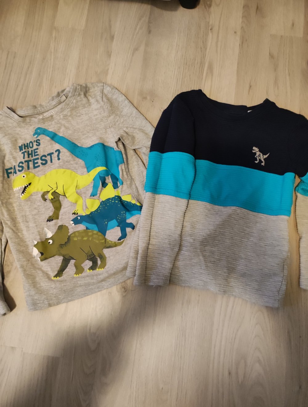 2 dünne Pullover