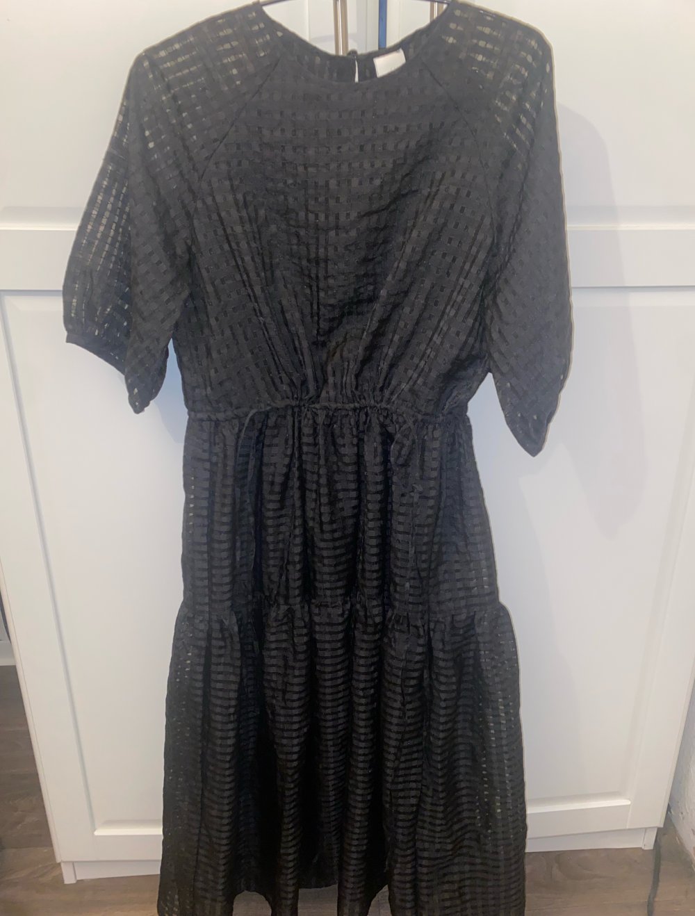 Schwarzes Kleid
