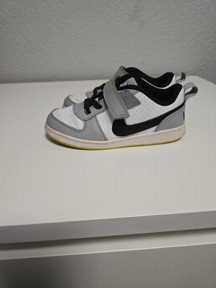 Nike Schuhe Gr 27
