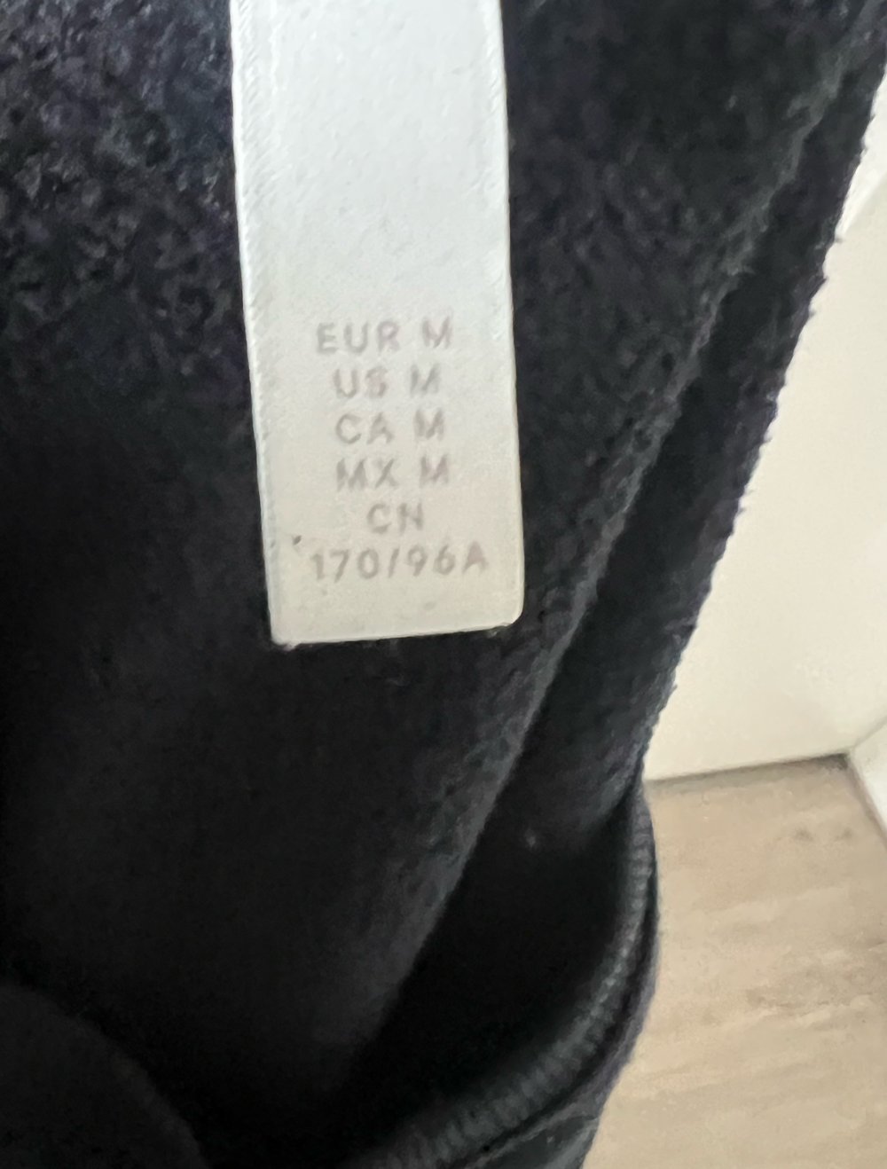 schwarzer pullover