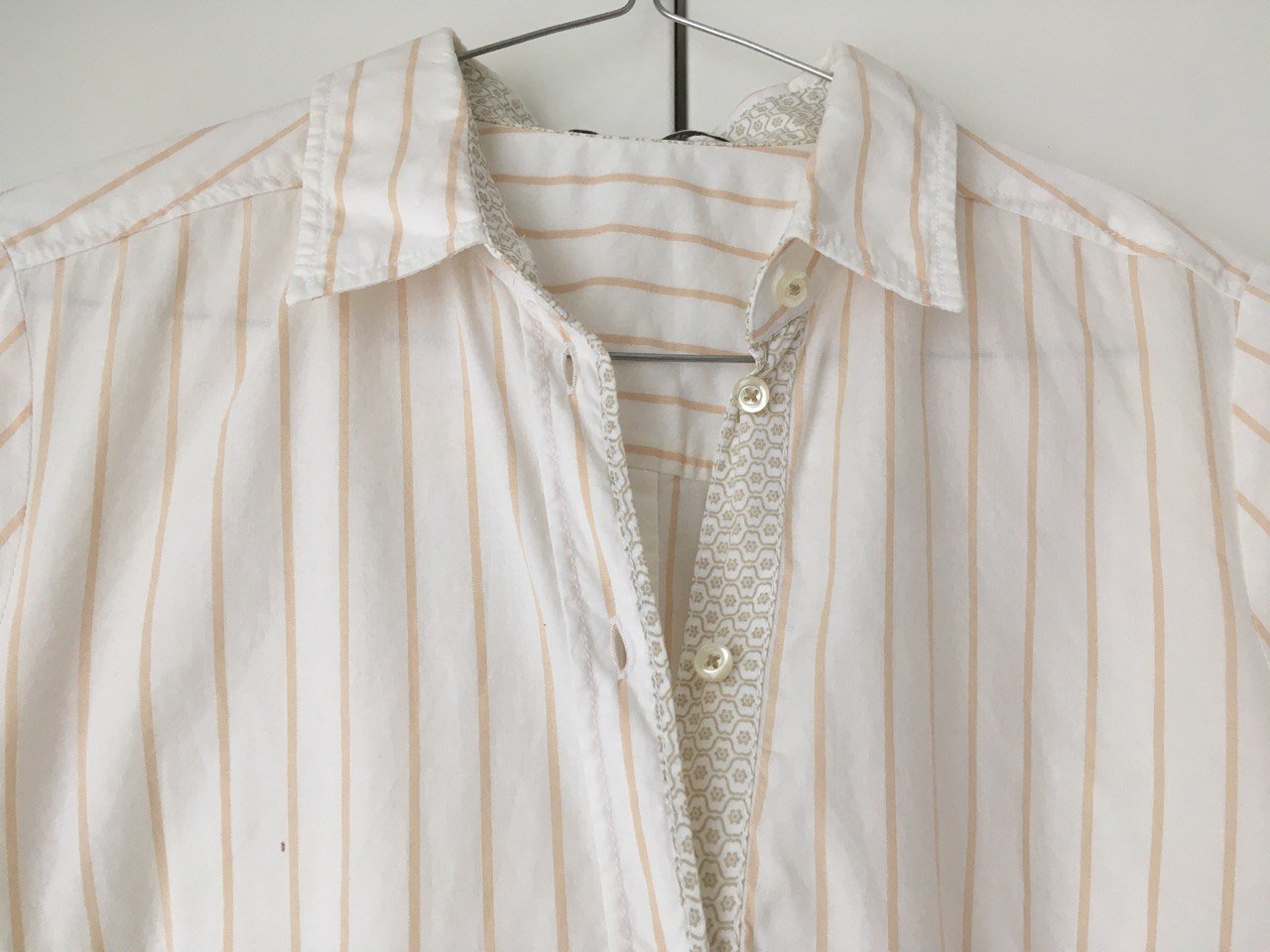 Gestreifte feminine Bluse