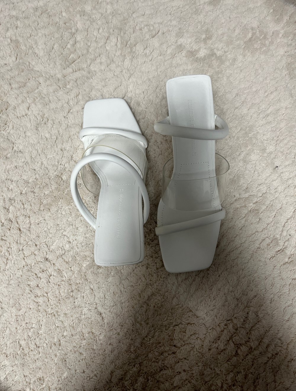 Hohe weiße Schuhe