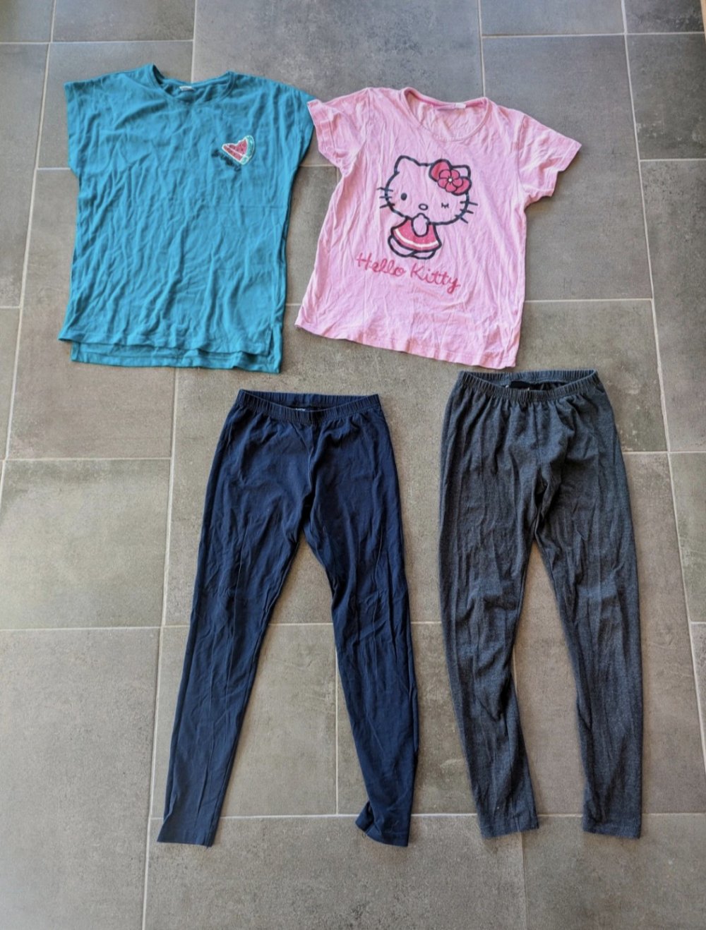 2 Leggings, 2 Shirts Gr. 146/152