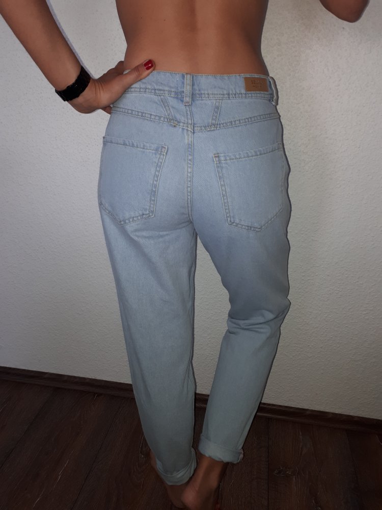 Ich verkaufe eine super schöne Mom Jeans in Größe S von Sublevel!