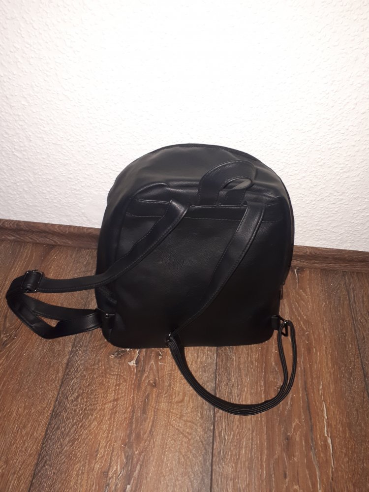 Ich verkaufe einen sehr schönen, neuen Rucksack!