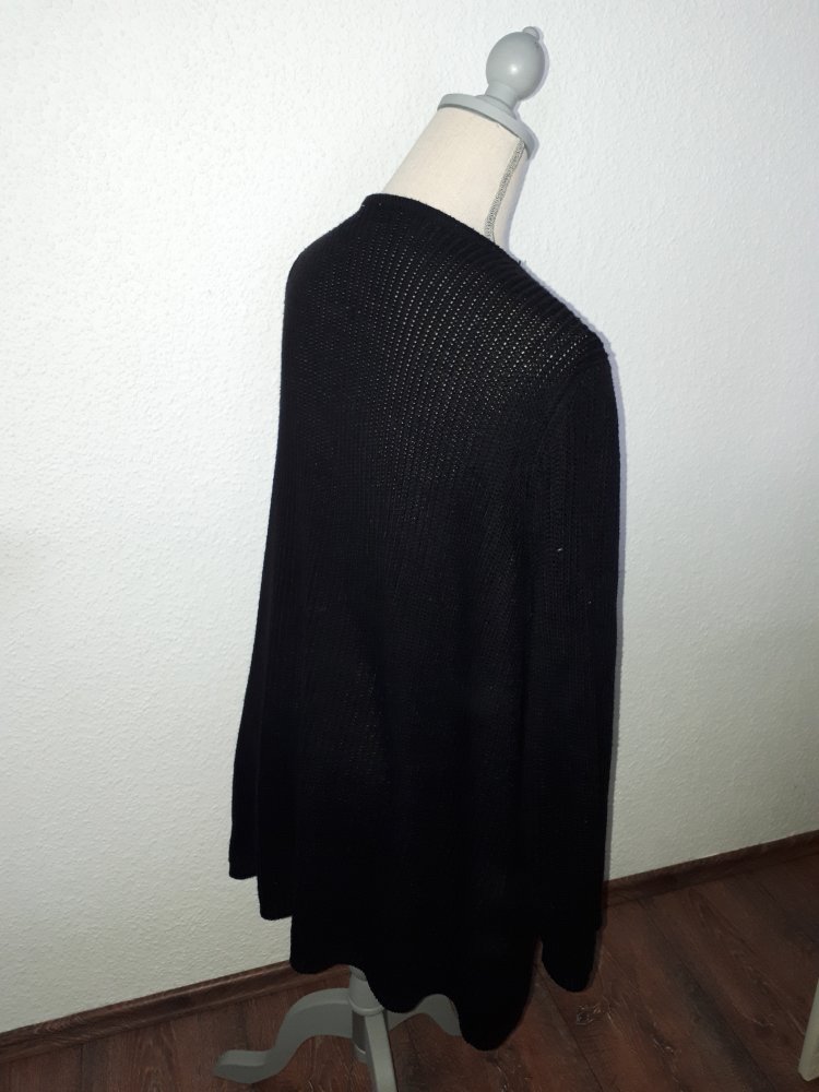 Ich verkaufe eine super schöne Strickjacke in Größe 48(XXL)!