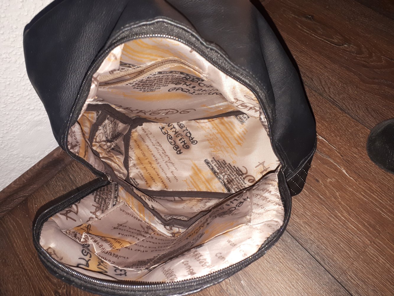 Ich verkaufe einen sehr schönen, neuen Rucksack!