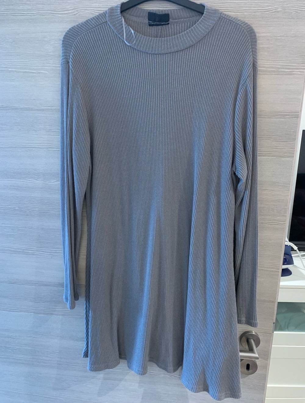 graues Kleid