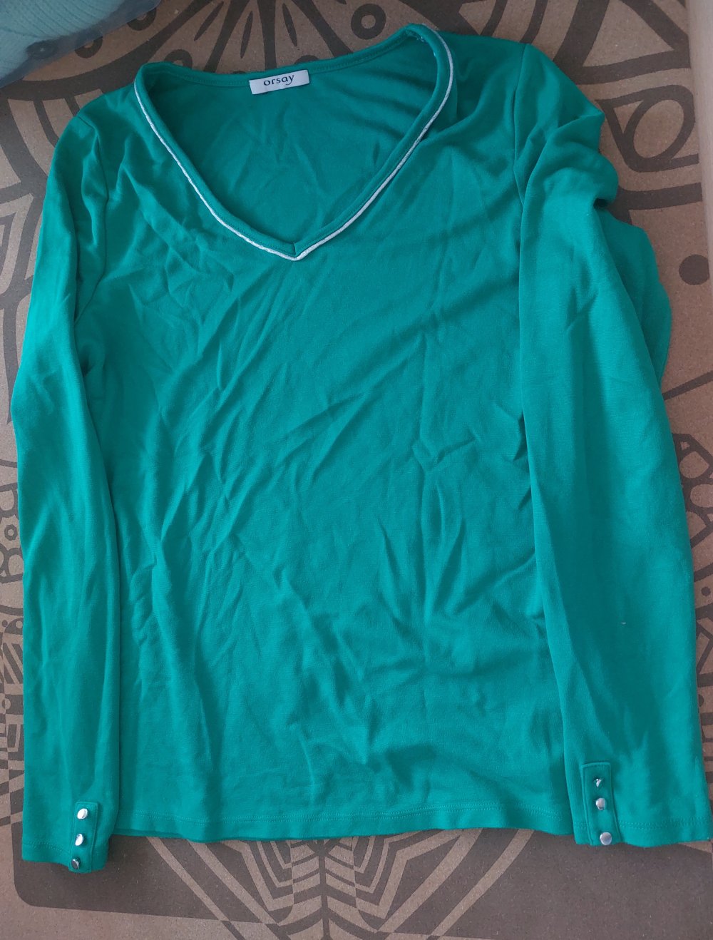 dünner V-Pulli