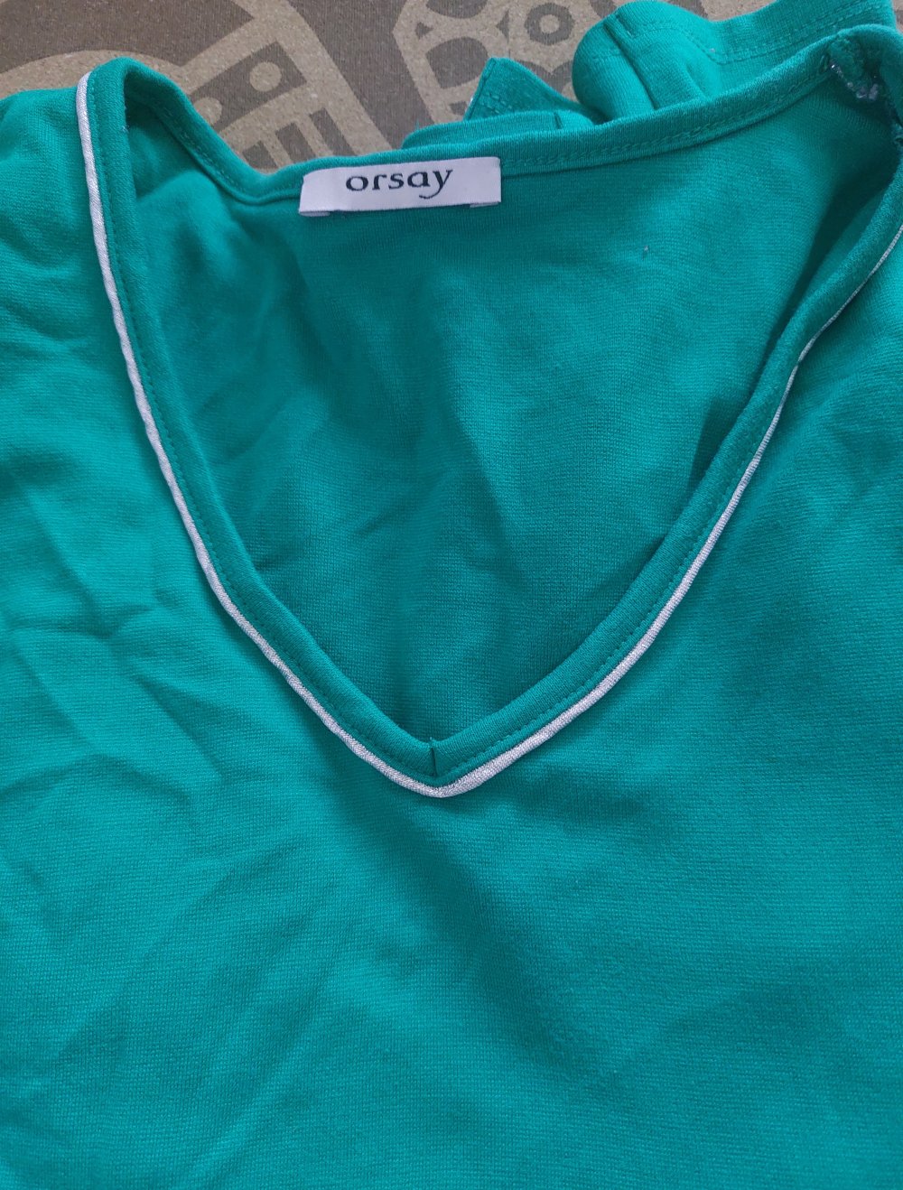 dünner V-Pulli