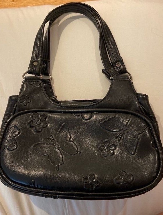 schwarze Handtasche
