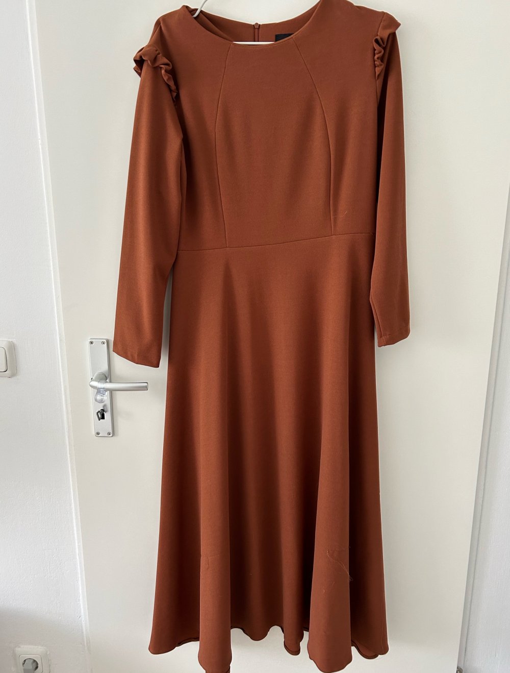 Braunes Herbstkleid