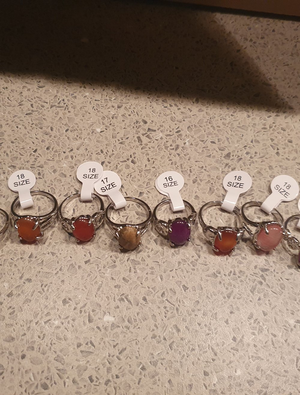 Ringe mit verschiedenen  Edelsteinen