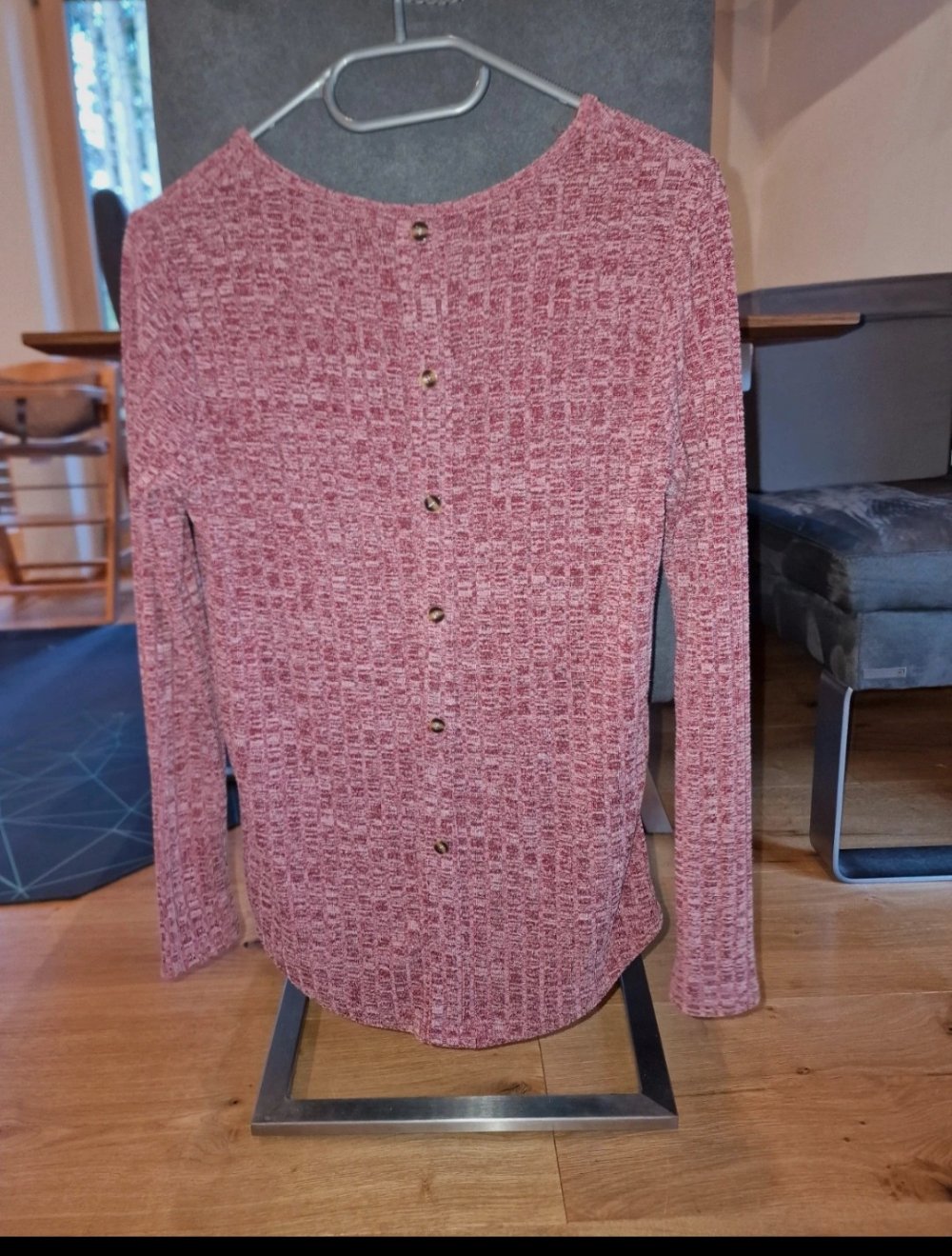Langarmshirt mit Zierknöpfen