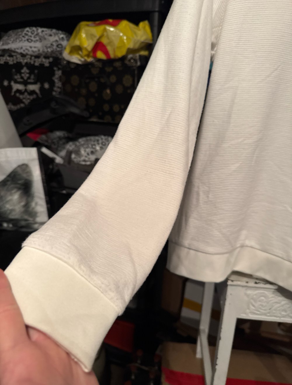 Schöner weiser Pulli