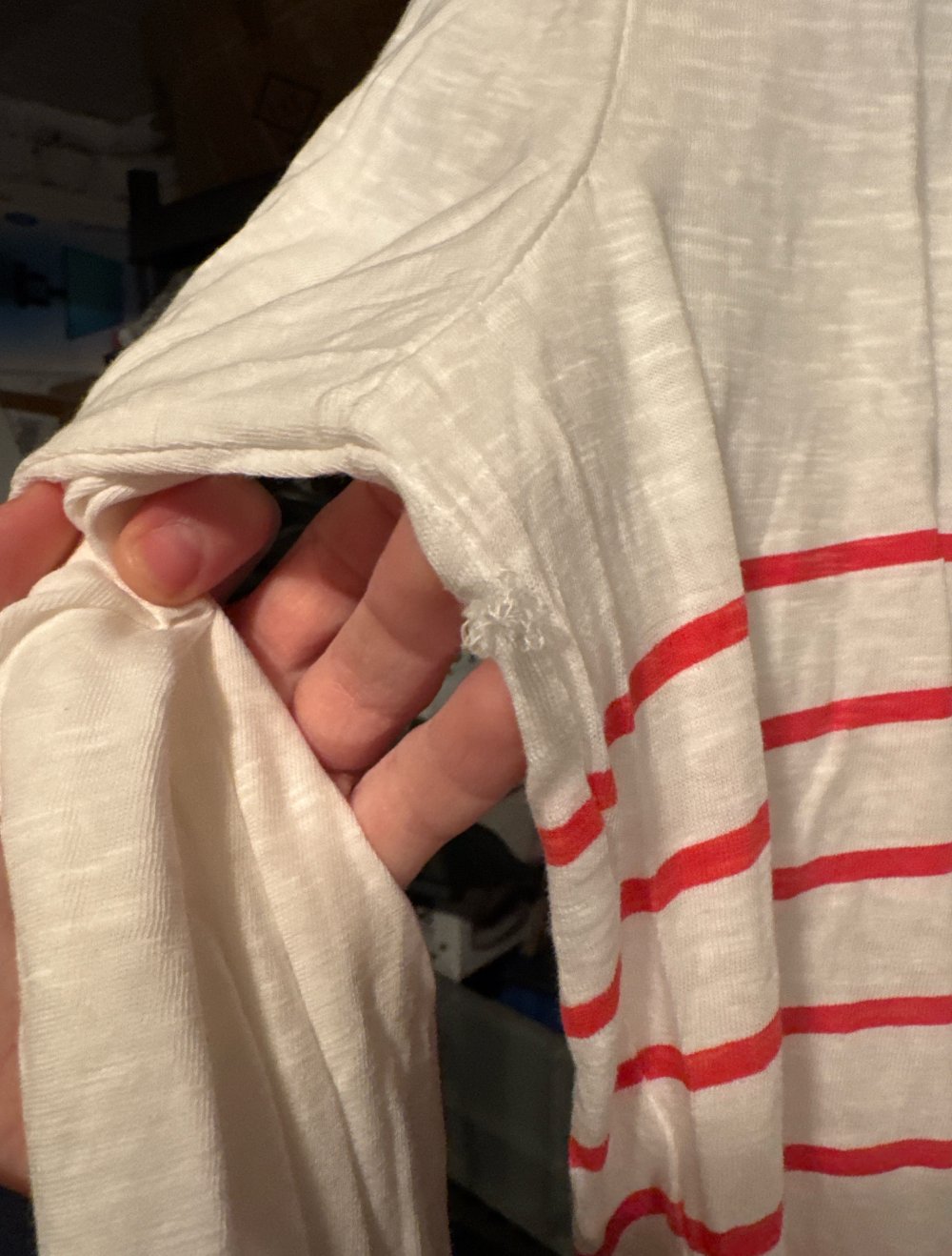 Schönes Sweatshirt mit Palietten Schrift