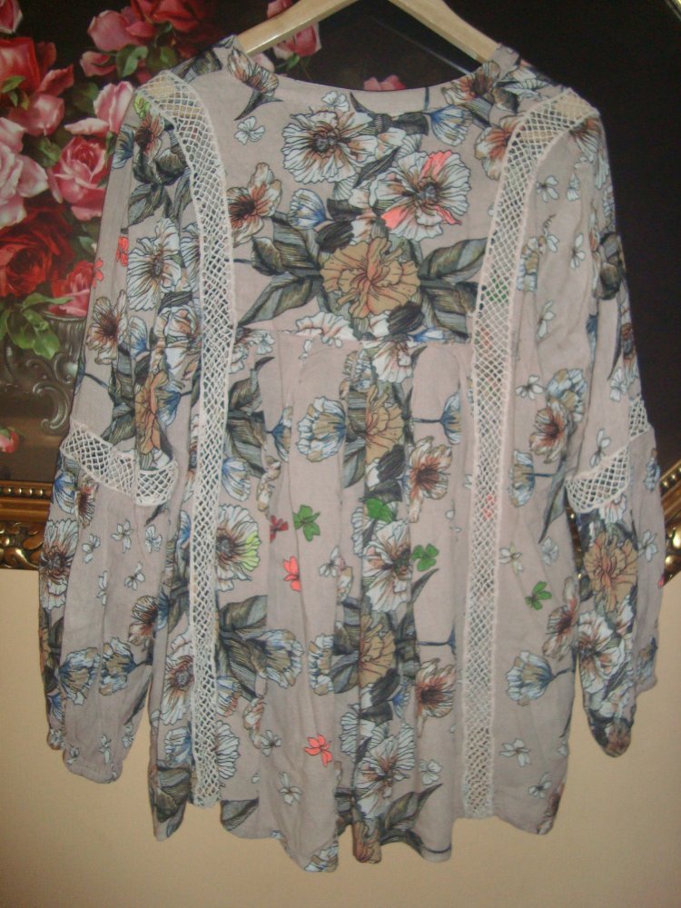 Bluse Blütenprint-Häkeleinsätze  Gr.44/46