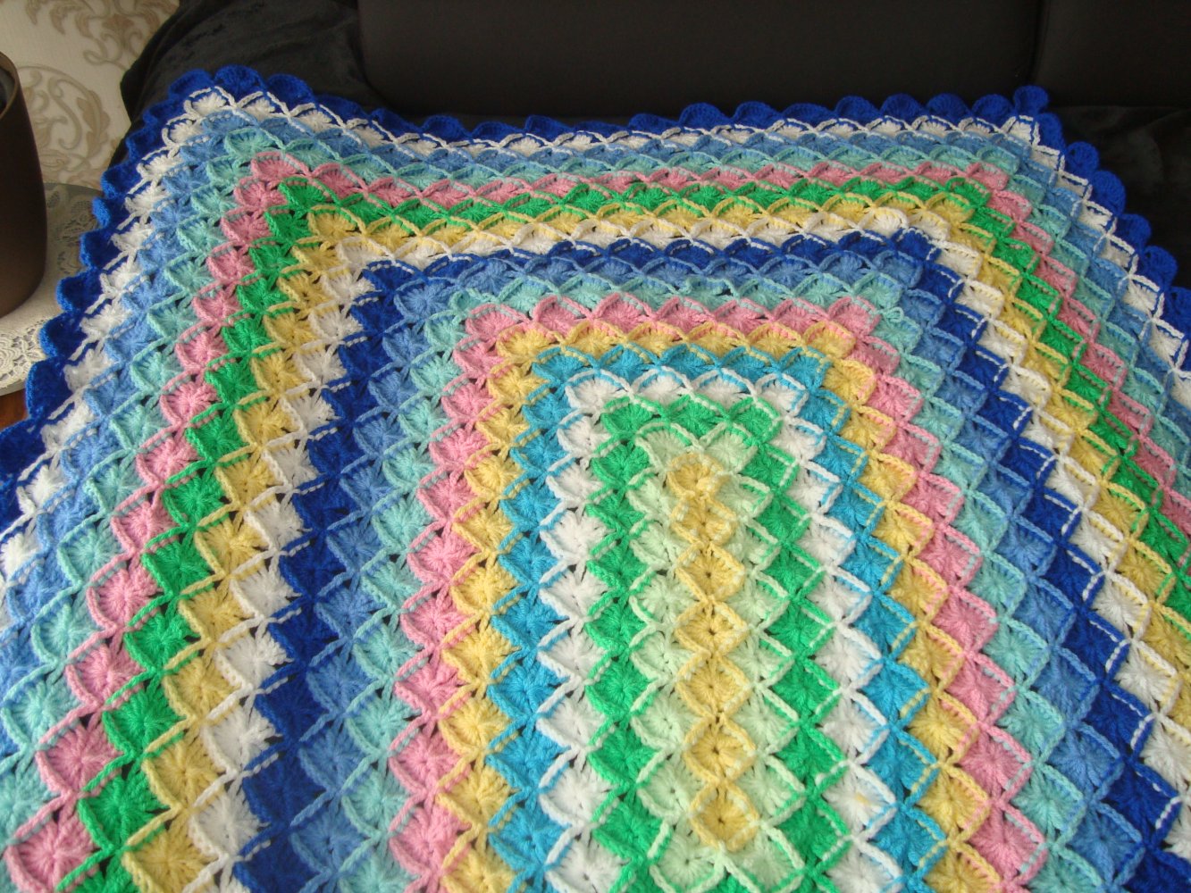 Häkeldecke im Bavarien Muster