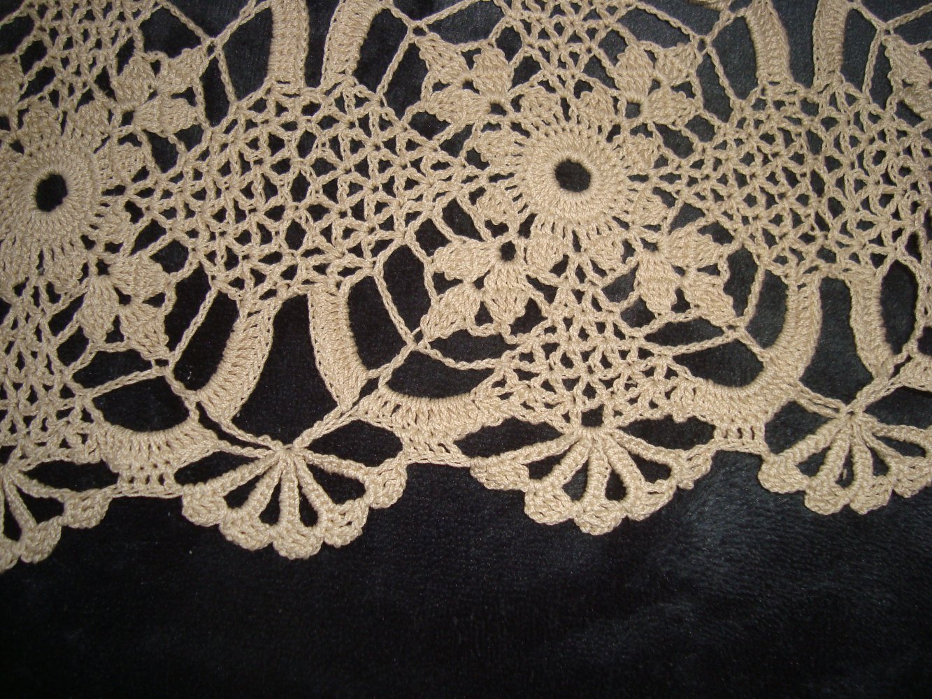 Echte Handarbeit ein Unikat-Häkeldecke