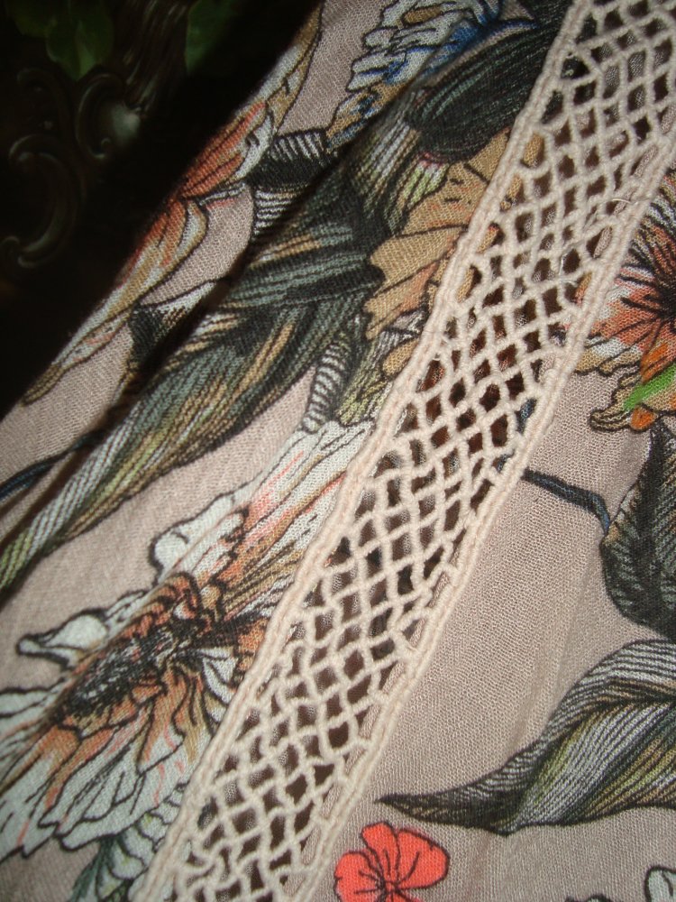 Bluse Blütenprint-Häkeleinsätze  Gr.44/46