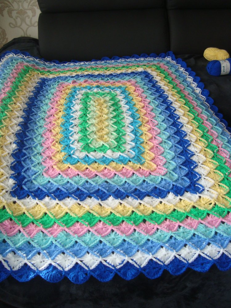 Häkeldecke im Bavarien Muster