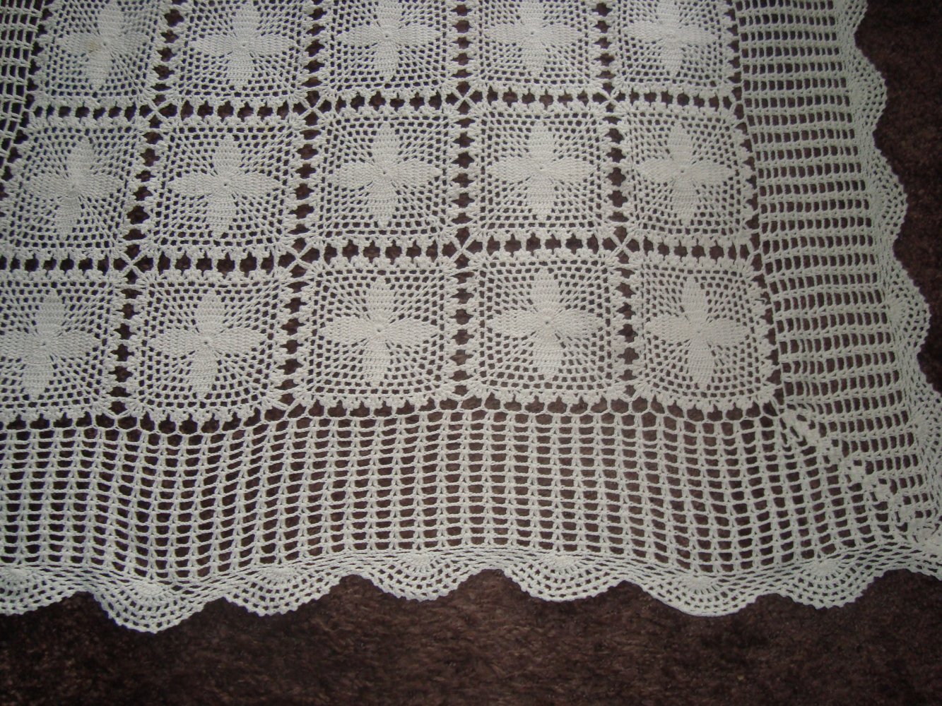 Tischdecke gehäkelt
