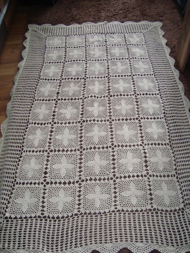 Tischdecke gehäkelt
