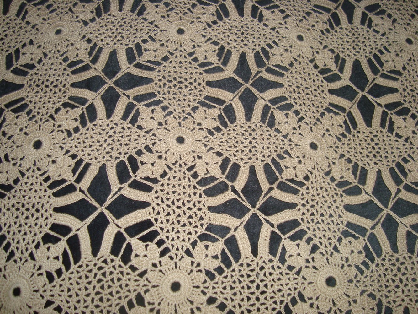 Echte Handarbeit ein Unikat-Häkeldecke