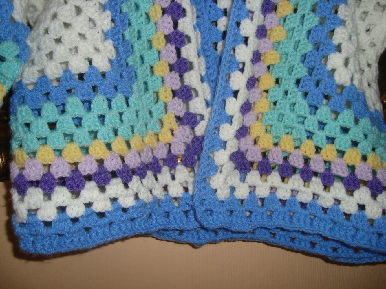 Echte Handarbeit ein Unikat-Granny Square Hexagon Jacke Länge : 52 cm