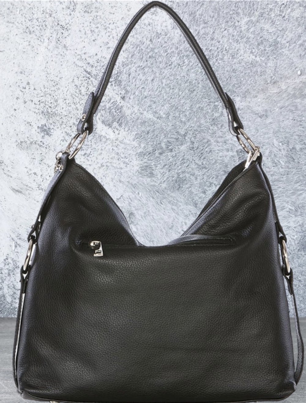 Mia Tomazzi Neuwertige Leder-Schultertasche in Schwarz mit Anhänger Made in Italy