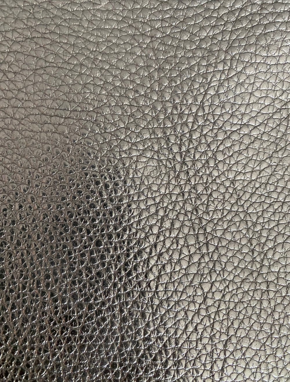 Mia Tomazzi Neuwertige Leder-Schultertasche in Schwarz mit Anhänger Made in Italy