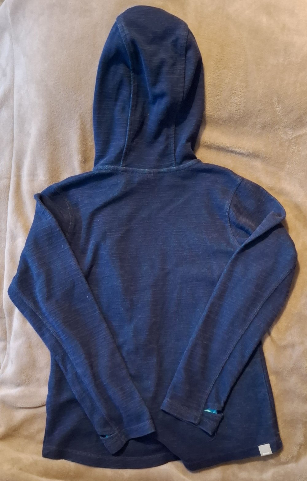 Blau melirte Sweat-Kapuzenjacke (innen türkis) von Bench.