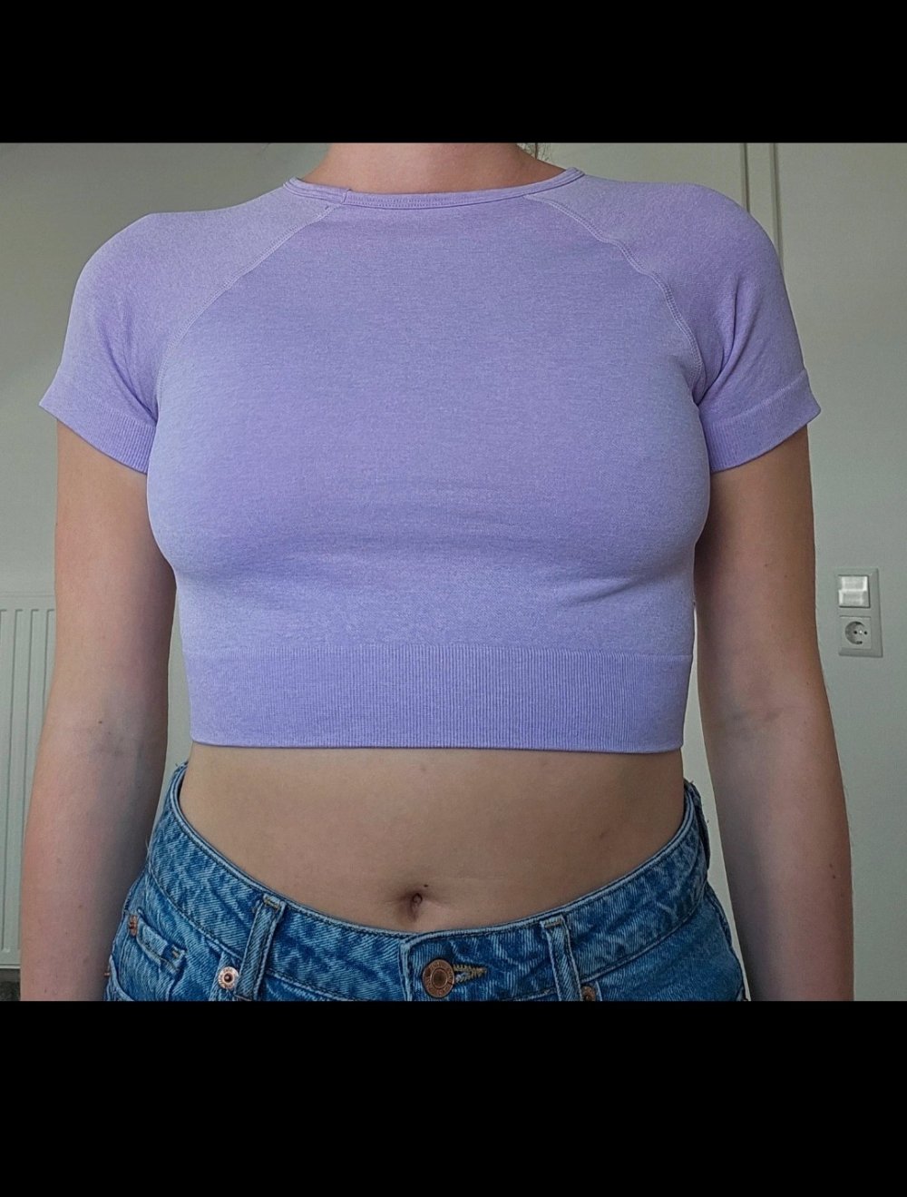 Bauchfreies T-Shirt